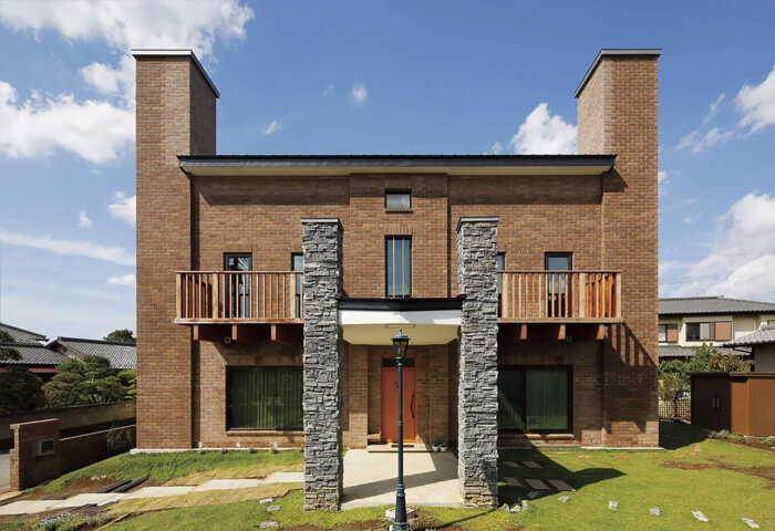 性能を高めて得る快適さと安心、こだわりのレンガ積みの家の写真