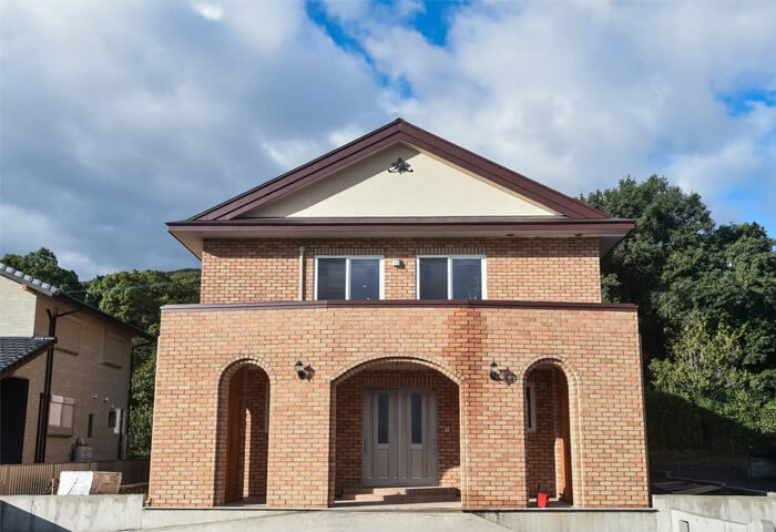 性能を極めた心地よく健康に暮らすレンガ積みの家の写真