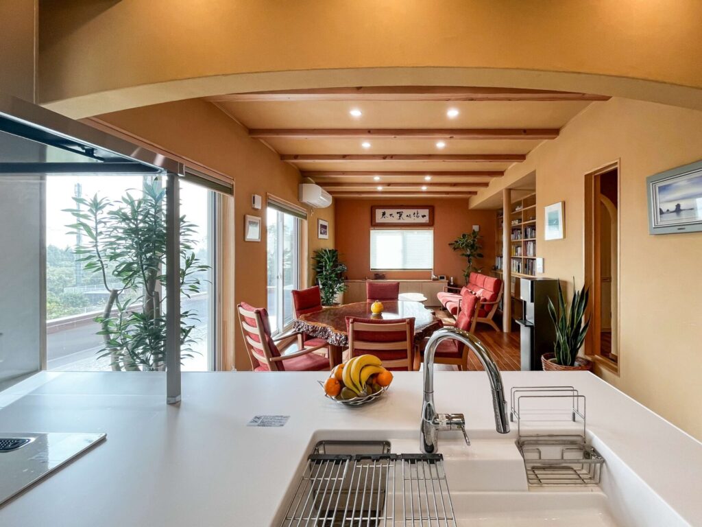 性能を極めた心地よく健康に暮らすレンガ積みの家の写真