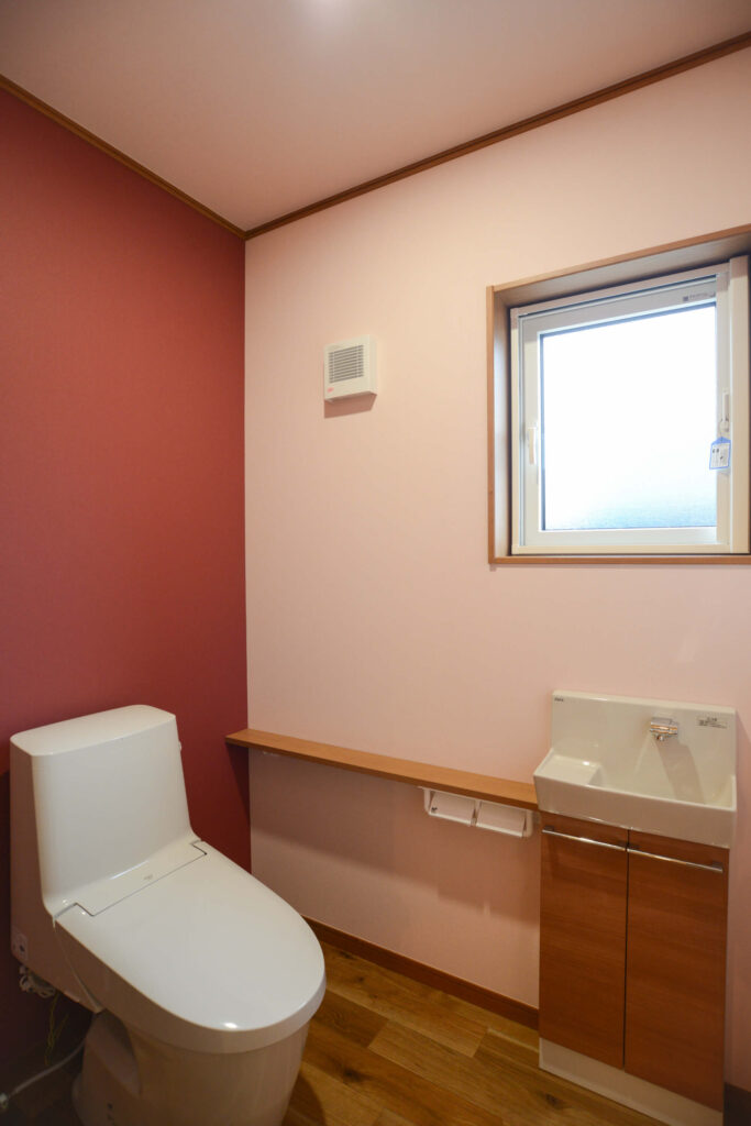 心地よさを大切にした、家族が集うレンガ積みの家の写真